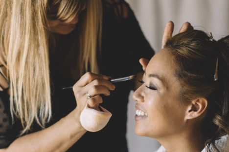 Lara : Hair stylist & Make-up artist