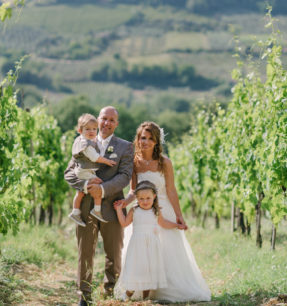 Gezin trouwt in Toscane