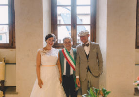 Burgerlijk huwelijk - trouwlocatie gemeentehuis dorpje - Trouwen in Toscane