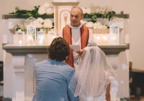 Blessing - kapel bij kasteel - Trouwen in Toscane