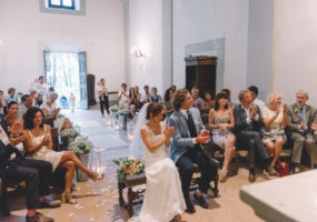 Blessing - kapel bij kasteel - Trouwen in Toscane