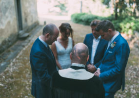 Blessing - kapel bij kasteel - Trouwen in Toscane