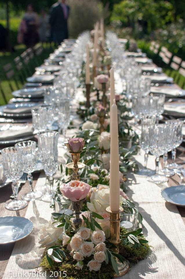 Table flowers tuscany