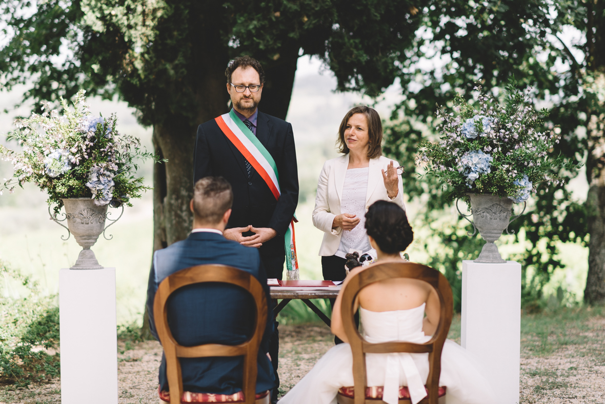 Trouwen in toscane - decoratie bij symbolische ceremonie - funkybird - bloemist in toscane