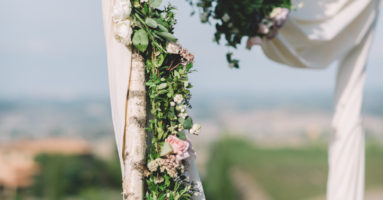 Trouwen in toscane - decoratie bij symbolische ceremonie - funkybird - bloemist in toscane