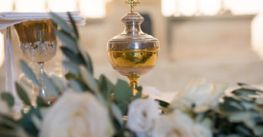 trouwen in toscane - bloemen en decoratie in kerk - funkybird -bloemist in toscane