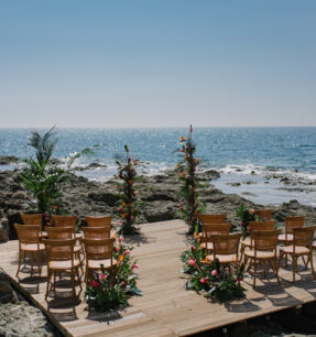 Intieme ceremonie bij villa aan zee in Toscane