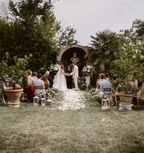 Elegante ceremonie bij Toscaanse villa vlakbij Siena
