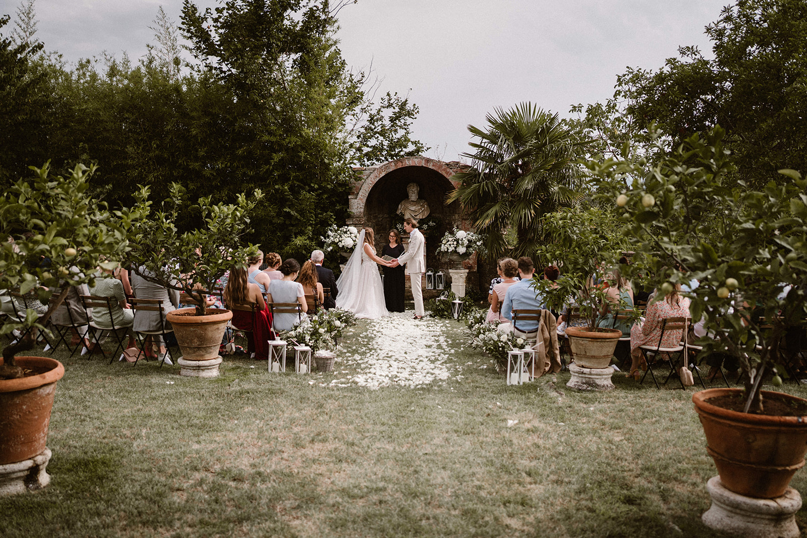 Elegante ceremonie bij Toscaanse villa vlakbij Siena