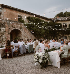 huwelijksdiner op villa in Toscane by funkybirdfirenze